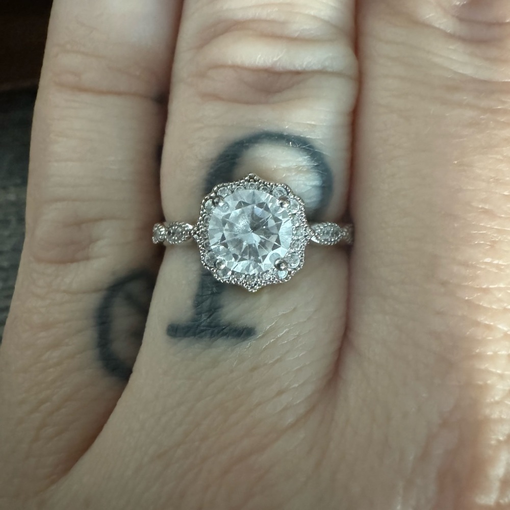 Engagement ring - Picture 5 of 5